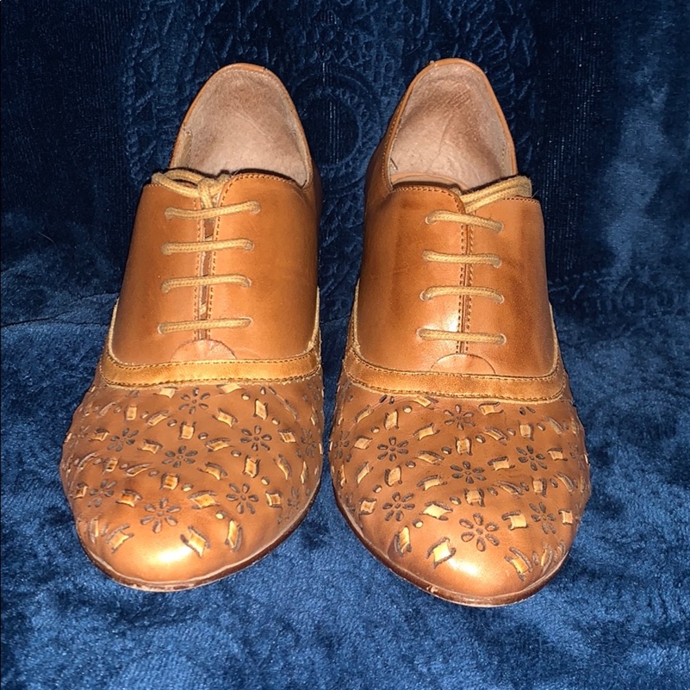 Boutique leather Oxford pumps PIKOLINOS 38 heels